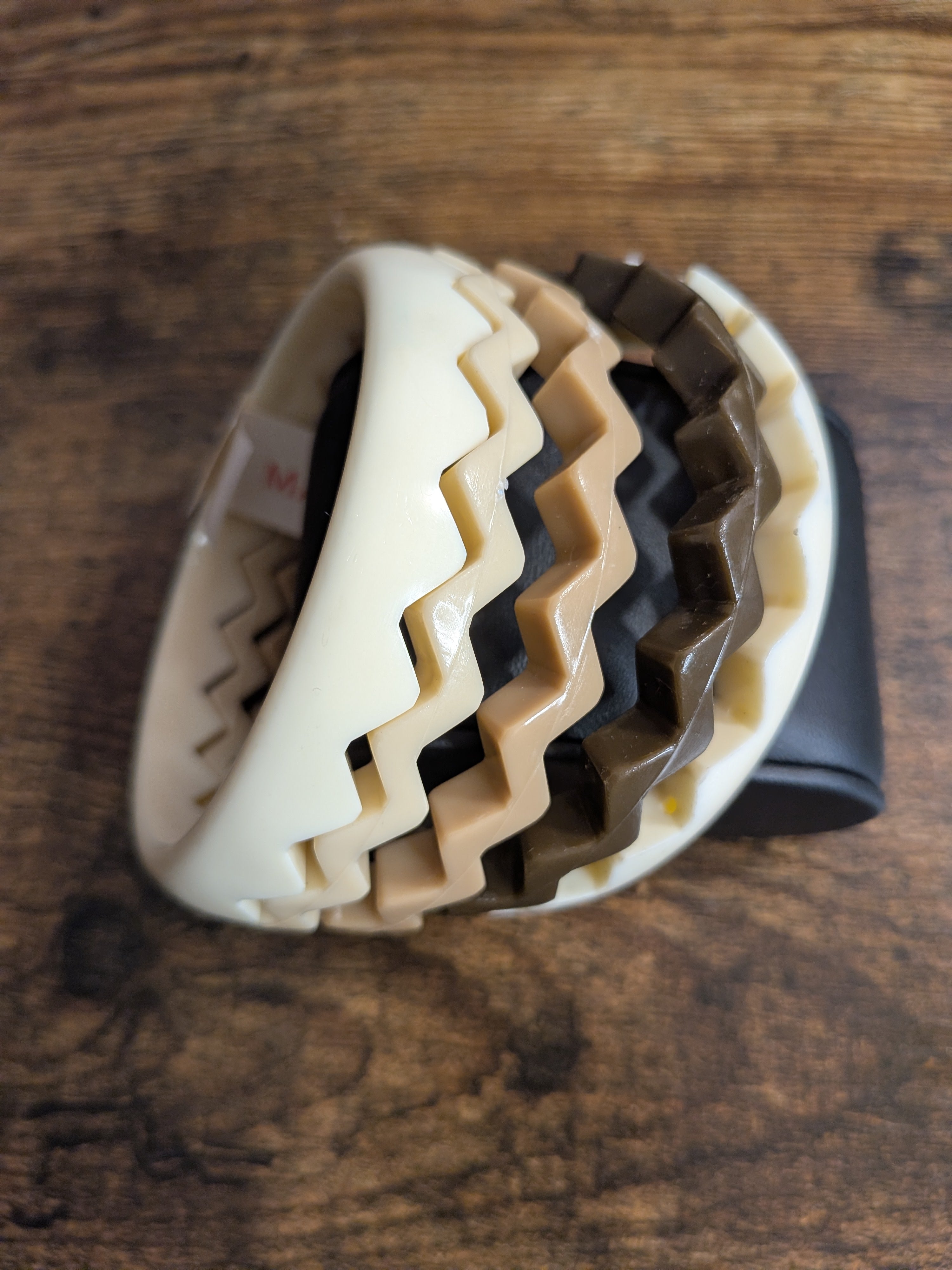 Vintage 1970s Hong Kong Plastic Puzzle Bangle — Chevron Zigzag