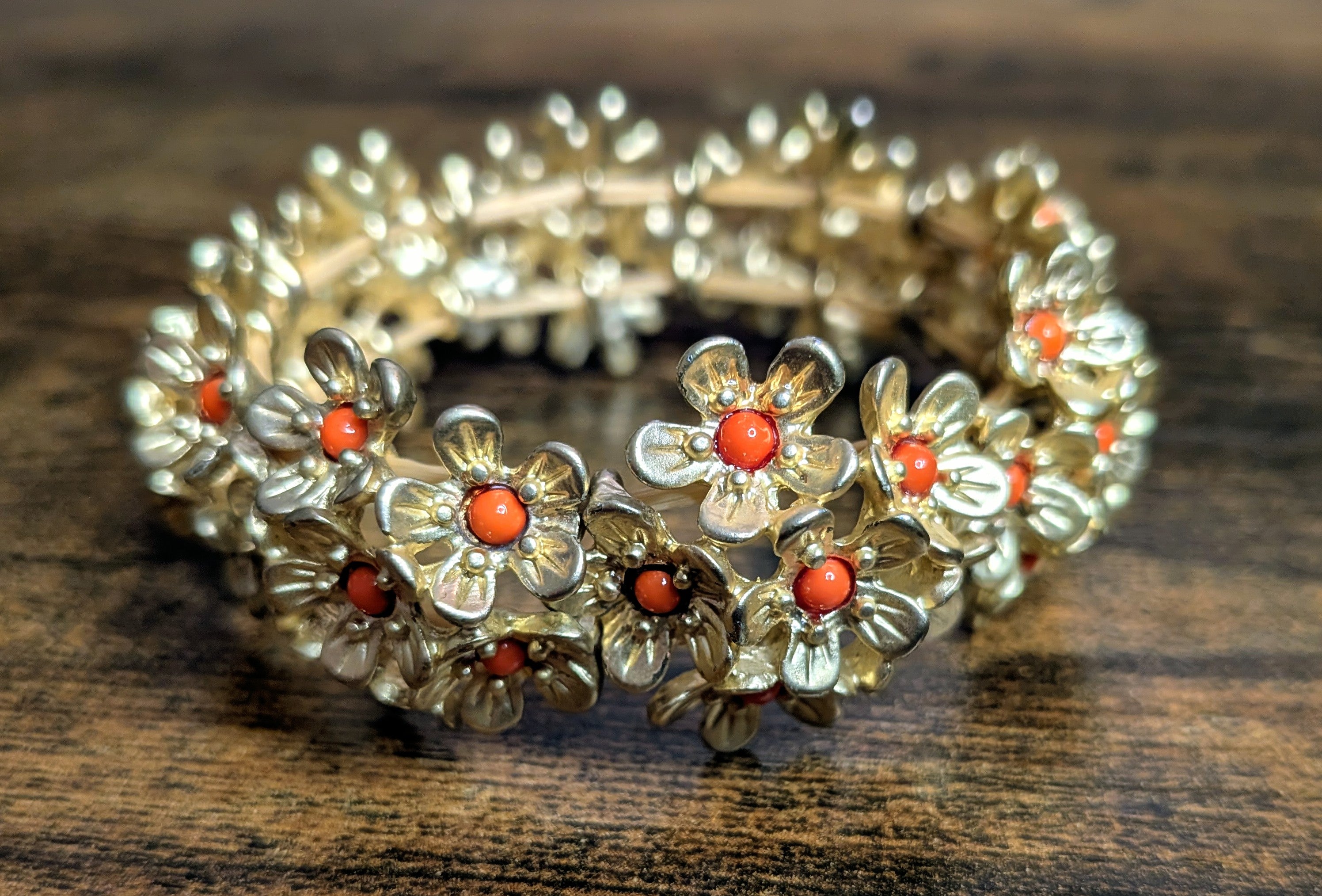 Vintage Gold Tone Flower Cluster Stretch Bracelet