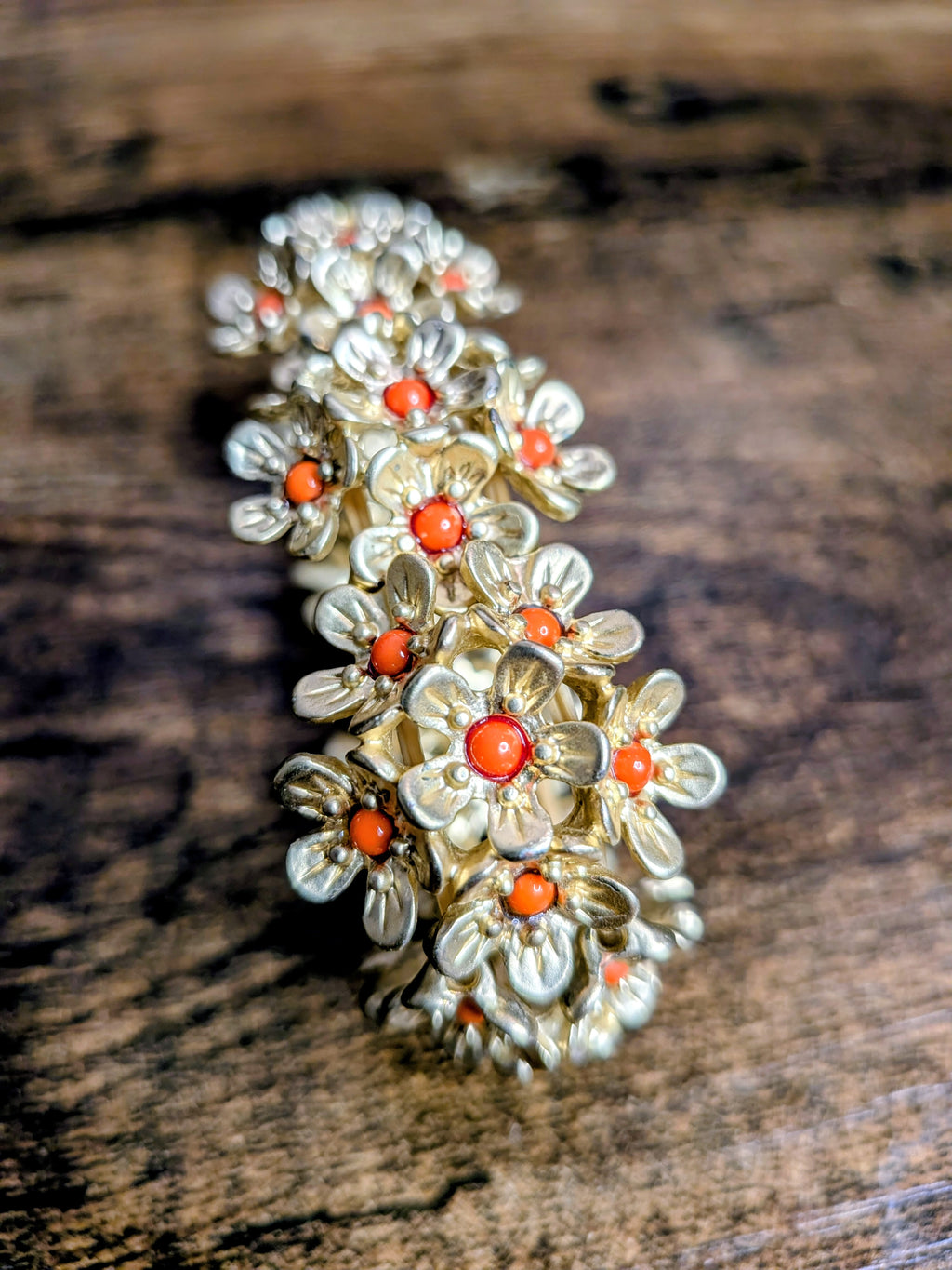 Vintage Gold Tone Flower Cluster Stretch Bracelet